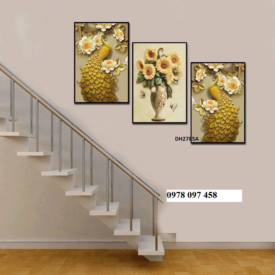Chim công vàng phòng khách - cầu thang