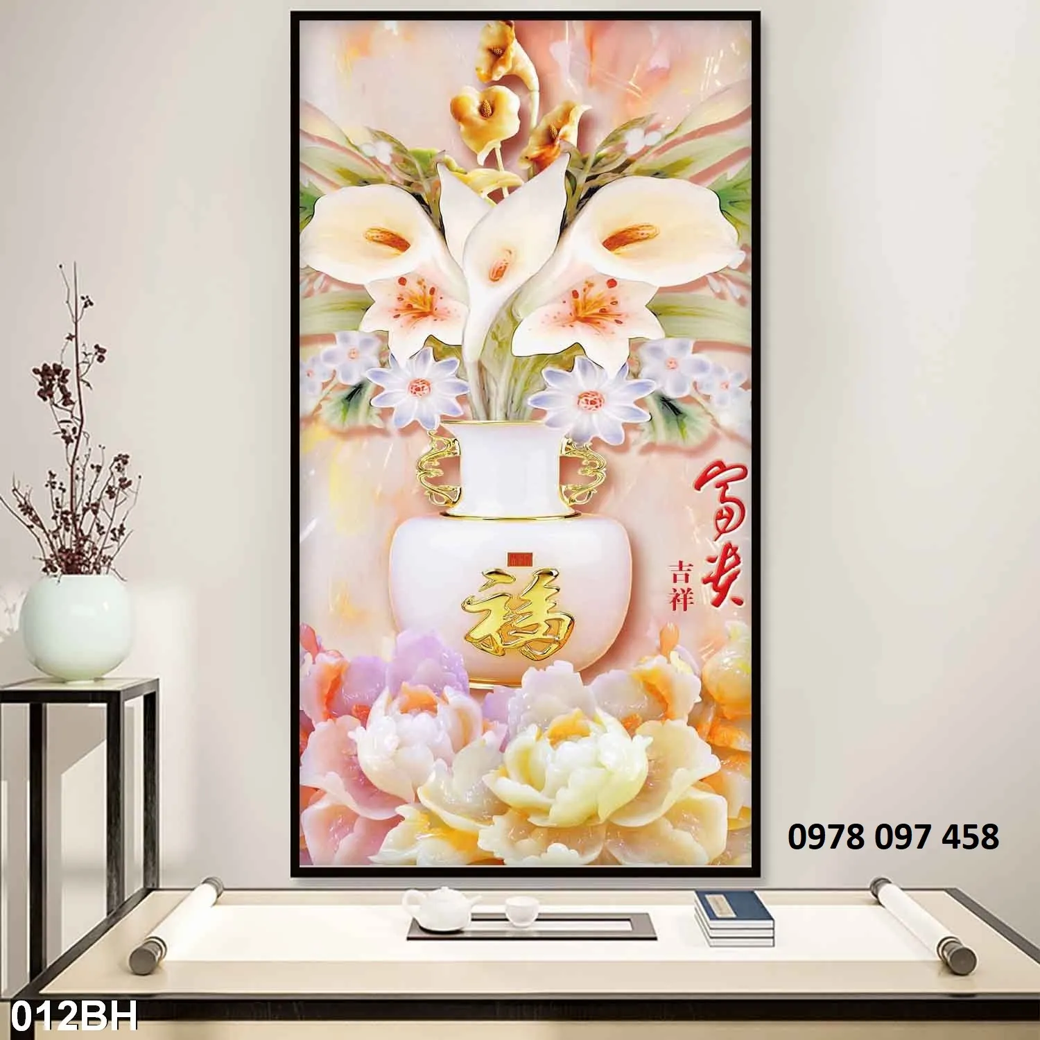 Tranh gạch họa tiết bình hoa.